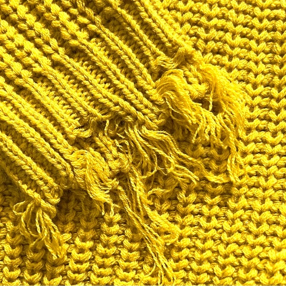 Love Tree Women's Frayed Sweater Yellow Size Large Good Condition - Picture 4 of 9